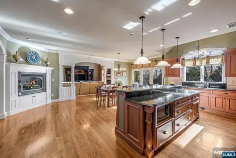 2 Woodbury Lane Mahwah NJ 07430