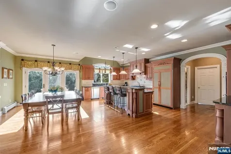 2 Woodbury Lane Mahwah NJ 07430