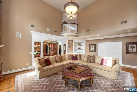 2 Woodbury Lane Mahwah NJ 07430
