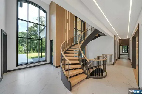 675 Navaho Trail Drive Franklin Lakes NJ 07417