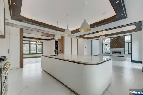 675 Navaho Trail Drive Franklin Lakes NJ 07417