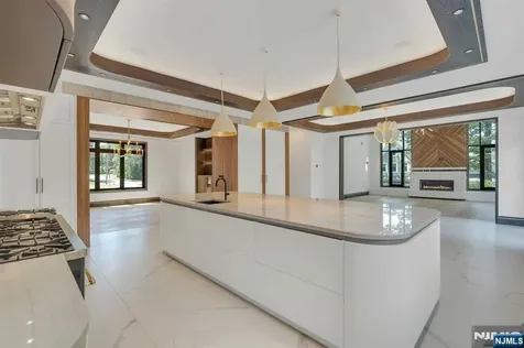 675 Navaho Trail Drive Franklin Lakes NJ 07417