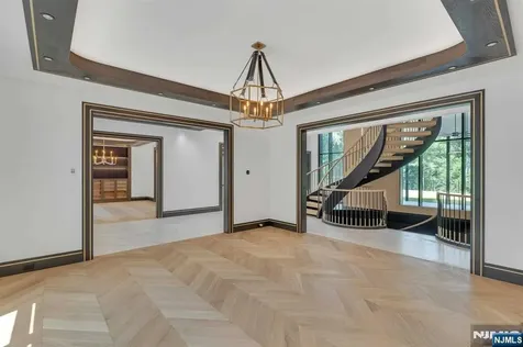 675 Navaho Trail Drive Franklin Lakes NJ 07417