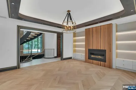 675 Navaho Trail Drive Franklin Lakes NJ 07417