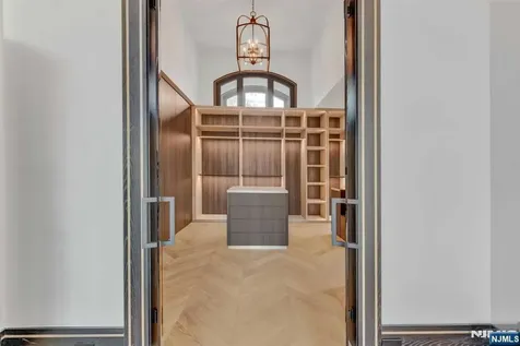 675 Navaho Trail Drive Franklin Lakes NJ 07417