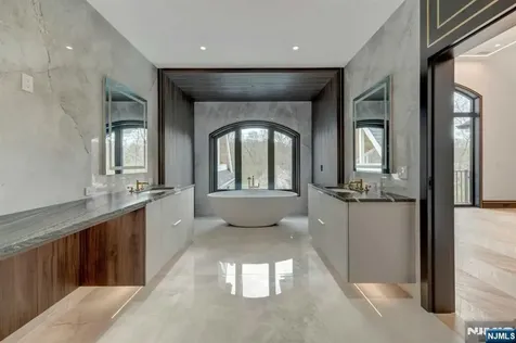 675 Navaho Trail Drive Franklin Lakes NJ 07417