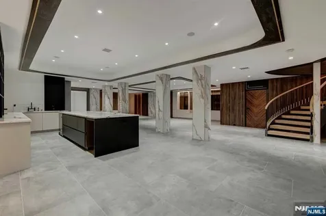 675 Navaho Trail Drive Franklin Lakes NJ 07417