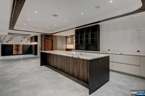 675 Navaho Trail Drive Franklin Lakes NJ 07417