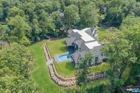 675 Navaho Trail Drive Franklin Lakes NJ 07417