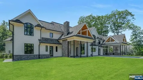 675 Navaho Trail Drive Franklin Lakes NJ 07417