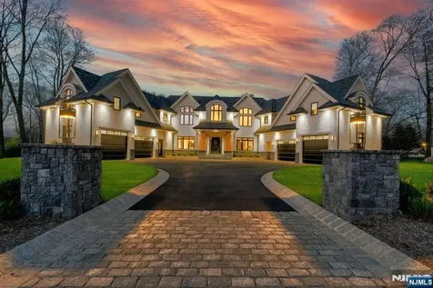 675 Navaho Trail Drive Franklin Lakes NJ 07417