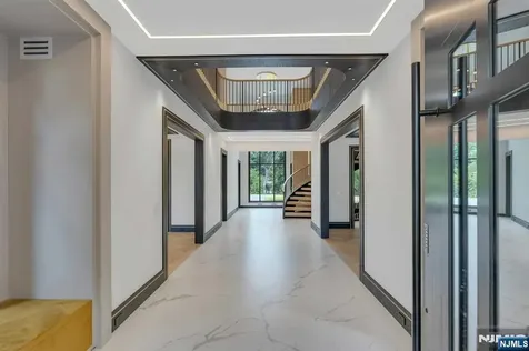 675 Navaho Trail Drive Franklin Lakes NJ 07417