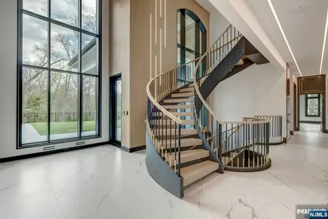 675 Navaho Trail Drive Franklin Lakes NJ 07417