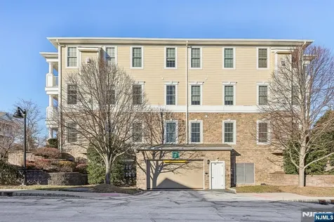 701 Four Seasons Lane Montvale NJ 07645