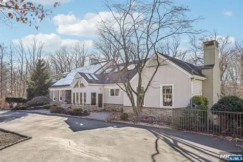 41 Kristin Place Old Tappan NJ 07675