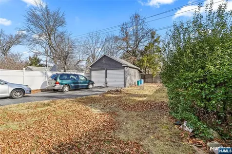 25 Ralph Street Bergenfield NJ 07621