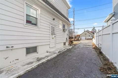 25 Ralph Street Bergenfield NJ 07621