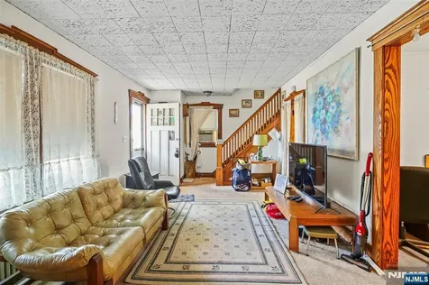 25 Ralph Street Bergenfield NJ 07621