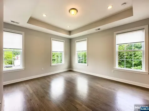 14 Parkside Lane Teaneck NJ 07666
