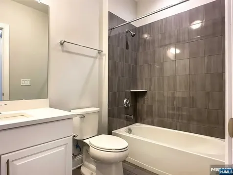 14 Parkside Lane Teaneck NJ 07666