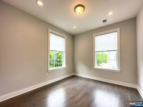 14 Parkside Lane Teaneck NJ 07666