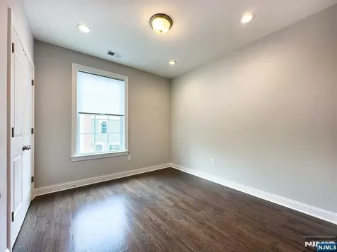 14 Parkside Lane Teaneck NJ 07666