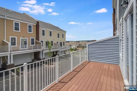 14 Parkside Lane Teaneck NJ 07666