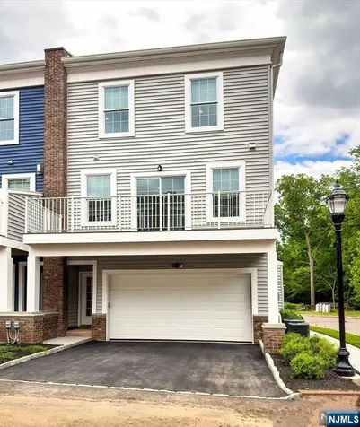14 Parkside Lane Teaneck NJ 07666