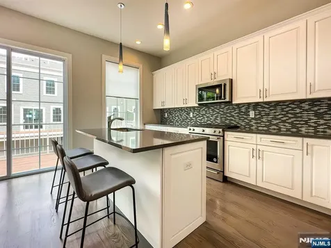 14 Parkside Lane Teaneck NJ 07666