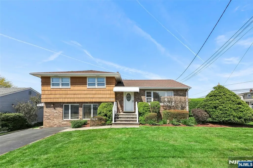 395 Van Luyn Terrace Saddle Brook NJ 07663