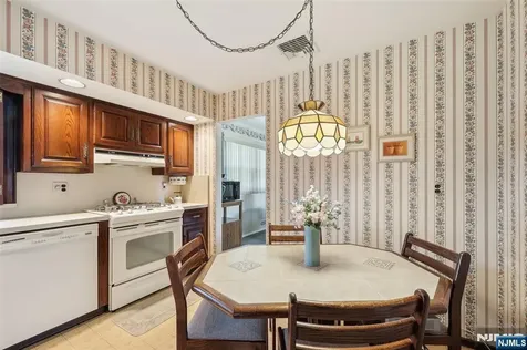 395 Van Luyn Terrace Saddle Brook NJ 07663