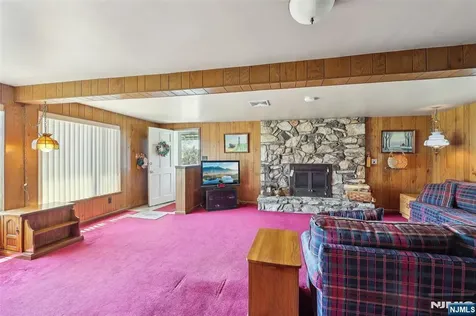 395 Van Luyn Terrace Saddle Brook NJ 07663
