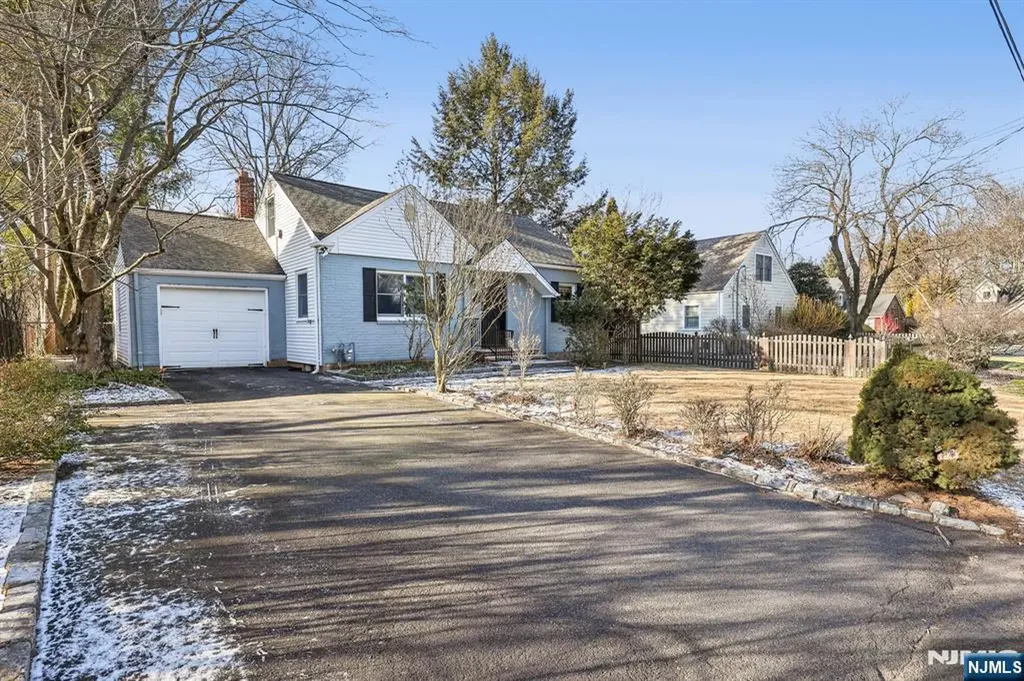 3 Lois Avenue Demarest NJ 07627