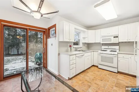 3 Lois Avenue Demarest NJ 07627
