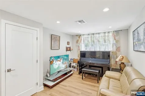 1 Diamond Court Glen Rock NJ 07452
