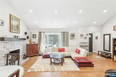 1 Diamond Court Glen Rock NJ 07452