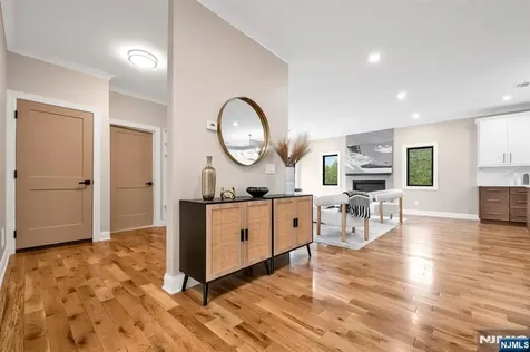 340 Ellen Place Paramus NJ 07652