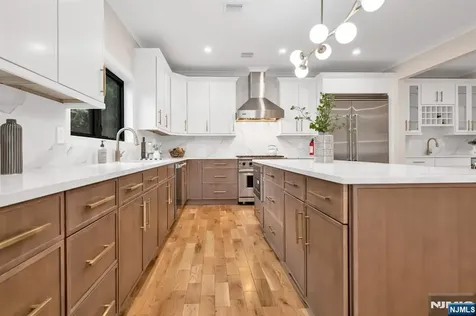 340 Ellen Place Paramus NJ 07652