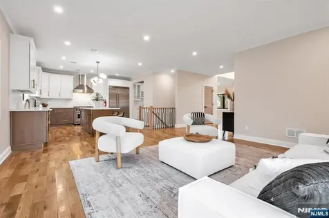 340 Ellen Place Paramus NJ 07652