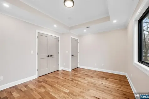 340 Ellen Place Paramus NJ 07652