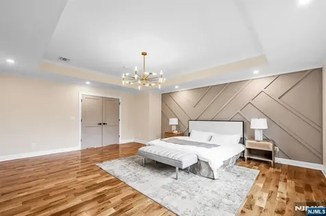 340 Ellen Place Paramus NJ 07652