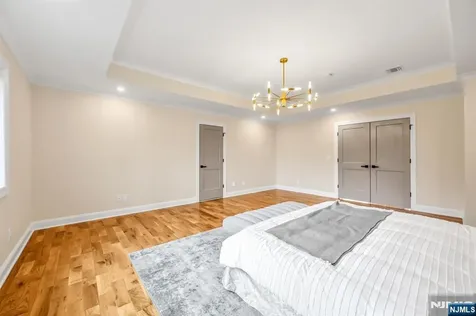 340 Ellen Place Paramus NJ 07652