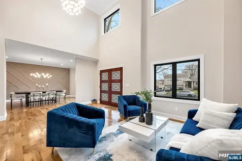340 Ellen Place Paramus NJ 07652