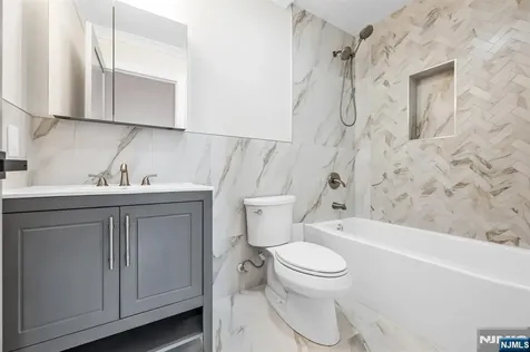 340 Ellen Place Paramus NJ 07652
