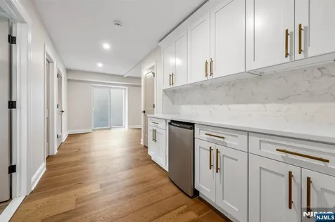 340 Ellen Place Paramus NJ 07652