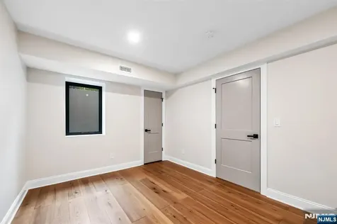 340 Ellen Place Paramus NJ 07652