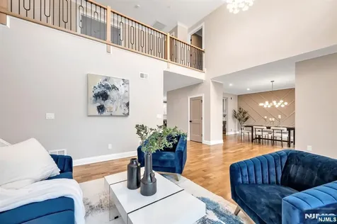 340 Ellen Place Paramus NJ 07652