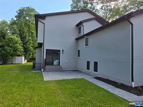 340 Ellen Place Paramus NJ 07652