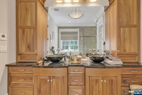 74 Roberts Road Englewood Cliffs NJ 07632