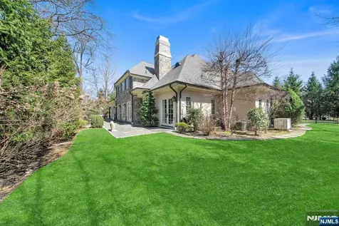 74 Roberts Road Englewood Cliffs NJ 07632